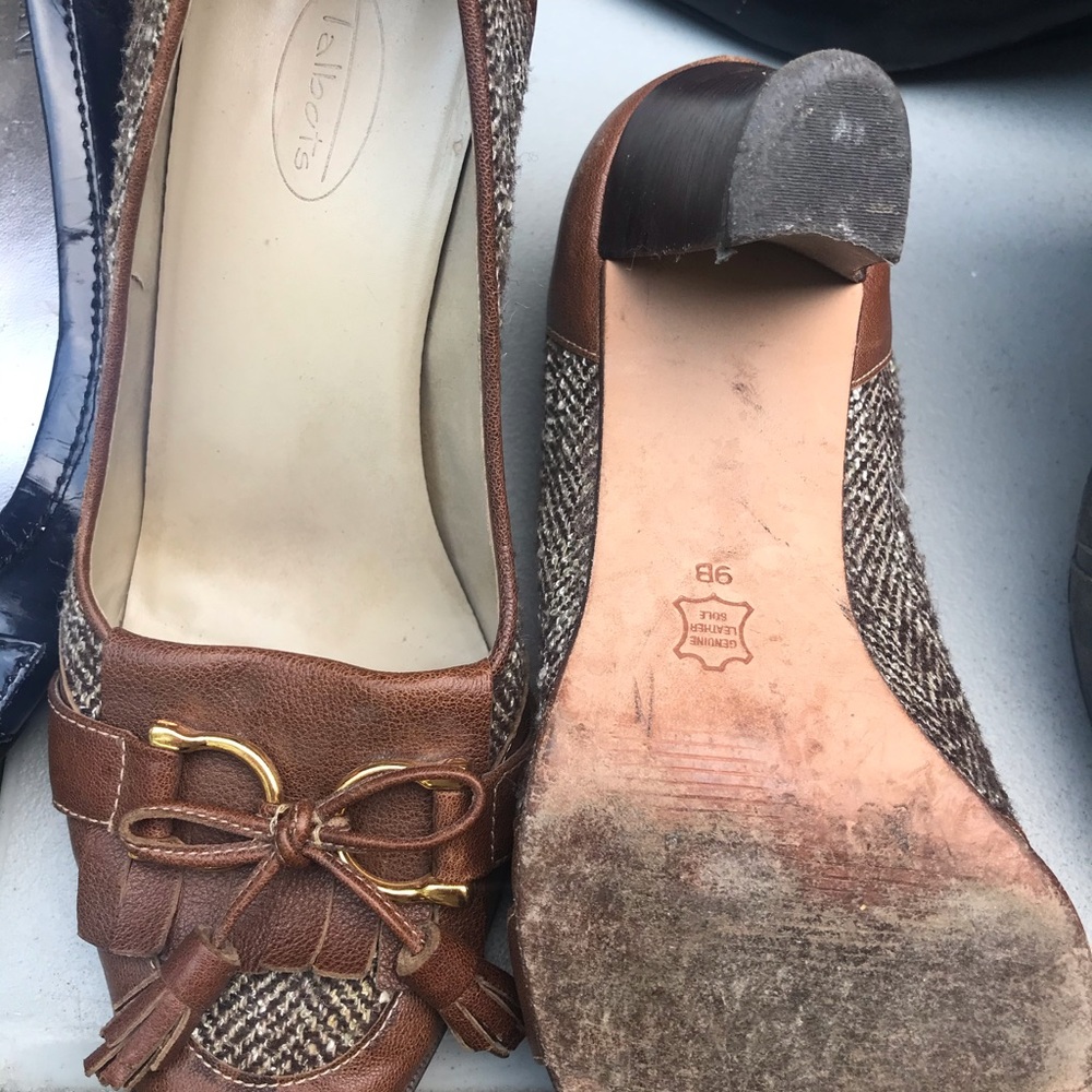 Shoes - Picture 2 of 2